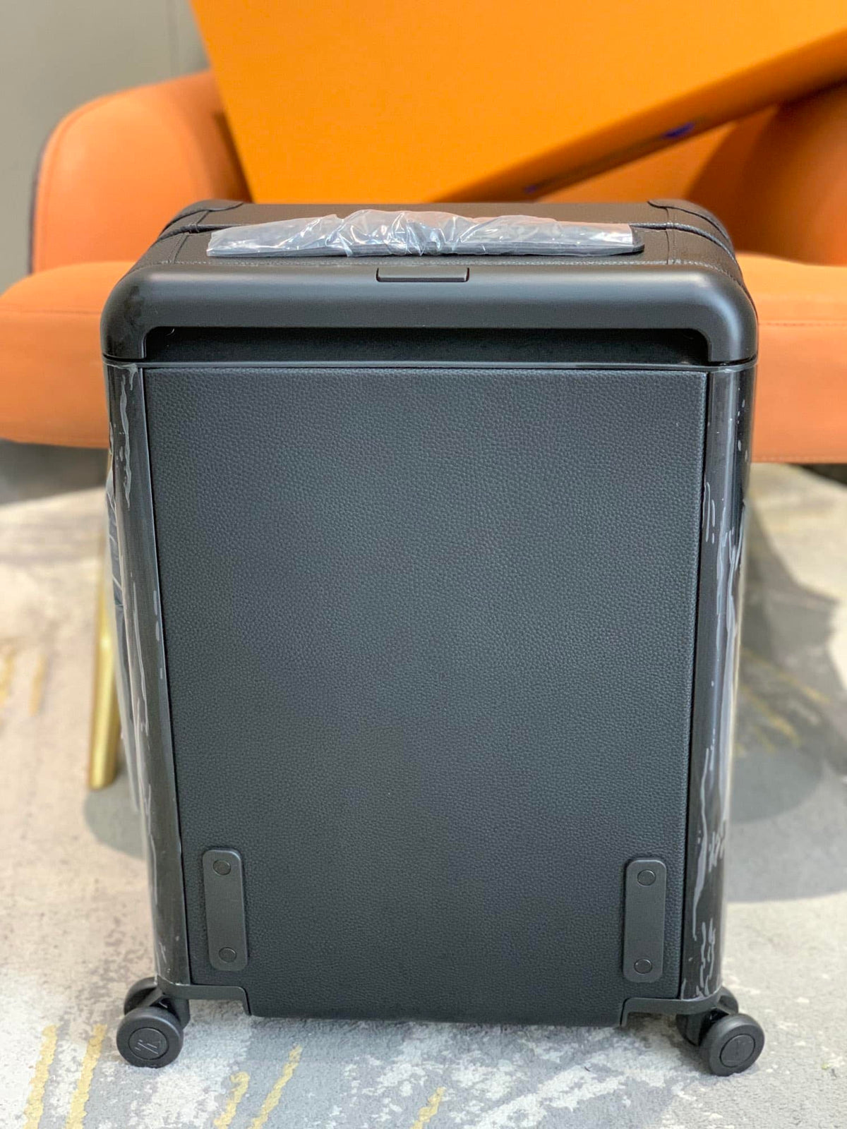 Louis Vuitton Horizon 55 Suitcase Grained Leather Black 55Cm M10240