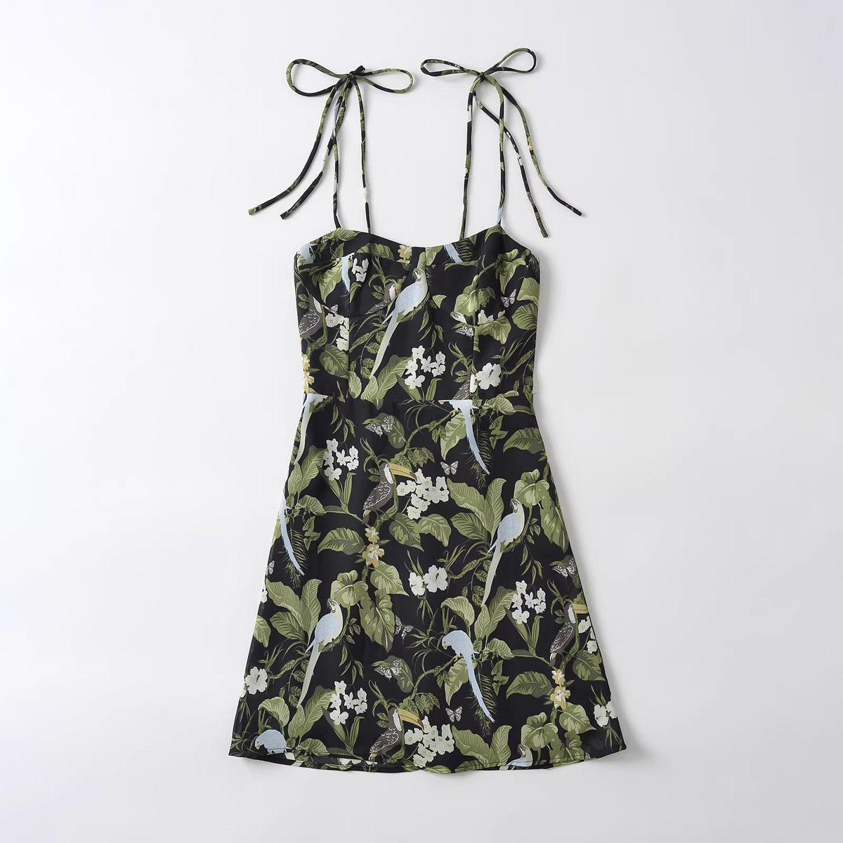 French retro floral print slim-fit suspender dress, flattering and waist-cinching, new summer travel and vacation beach short dress. 11406