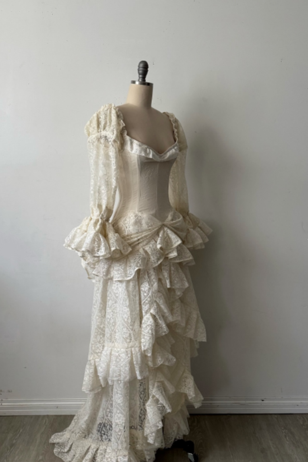 Vintage long-sleeved delicate lace wedding dress gh6848