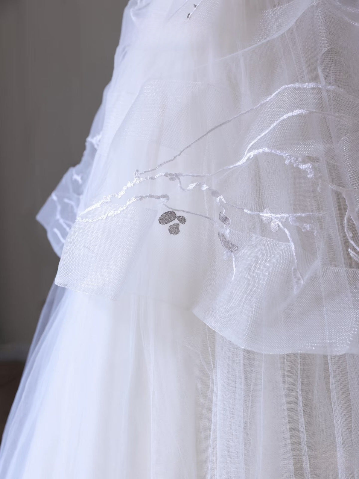 Timeless Ball Gown Jewel Neckline Sequin Sleeveless Wedding Dress Bridal Dresses