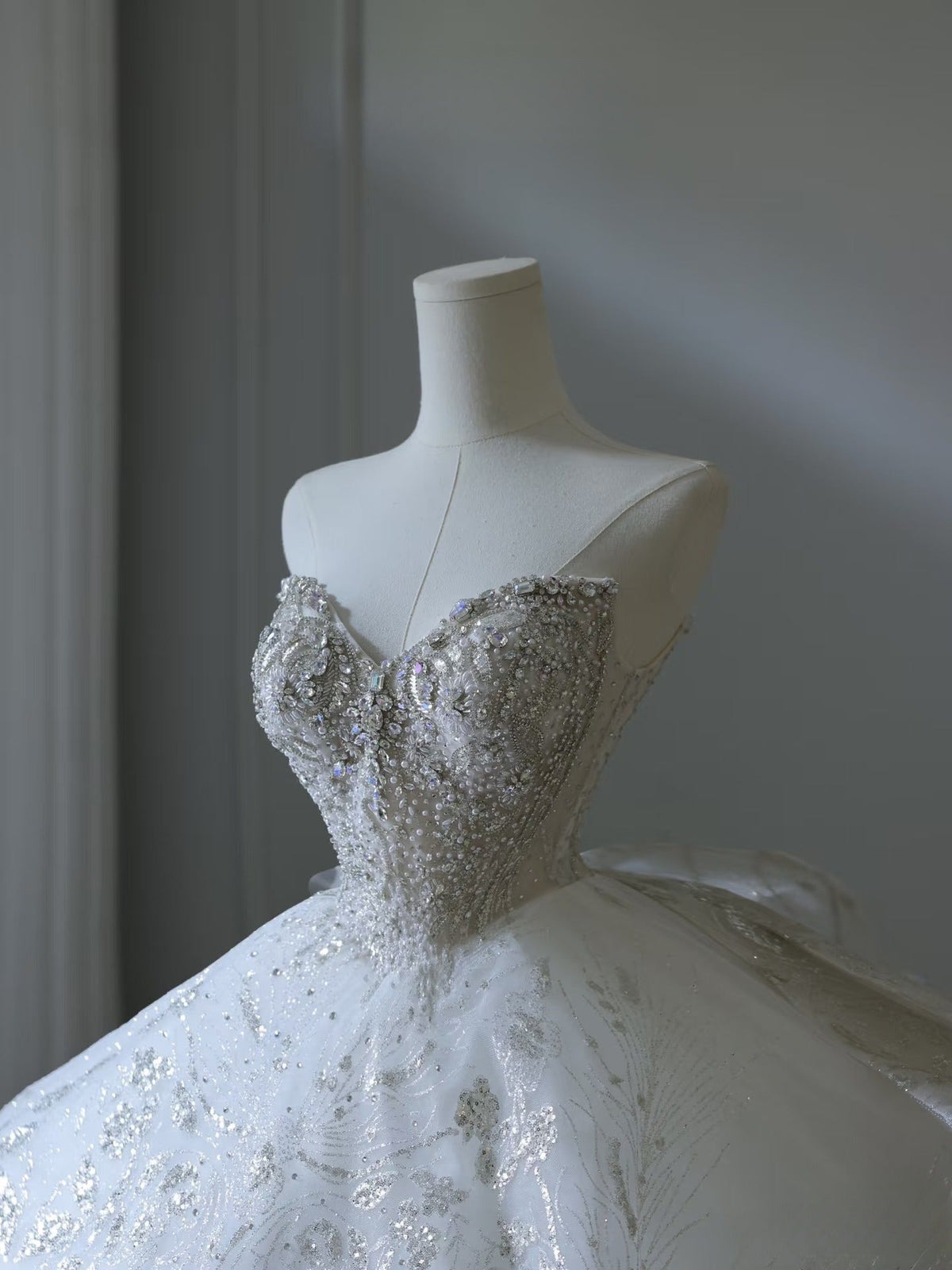 Timeless Ball Gown Sweetheart Neckline Sequin Sleeveless Wedding Dress Bridal Dresses