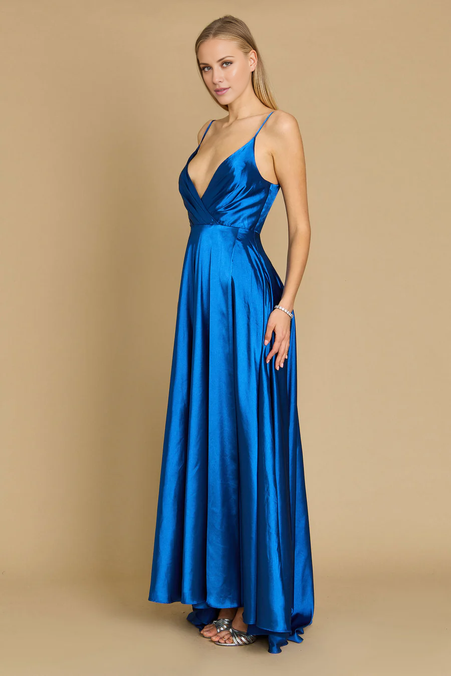 V-neck slim shoulder strap sleeveless backless and floor length Prom dress