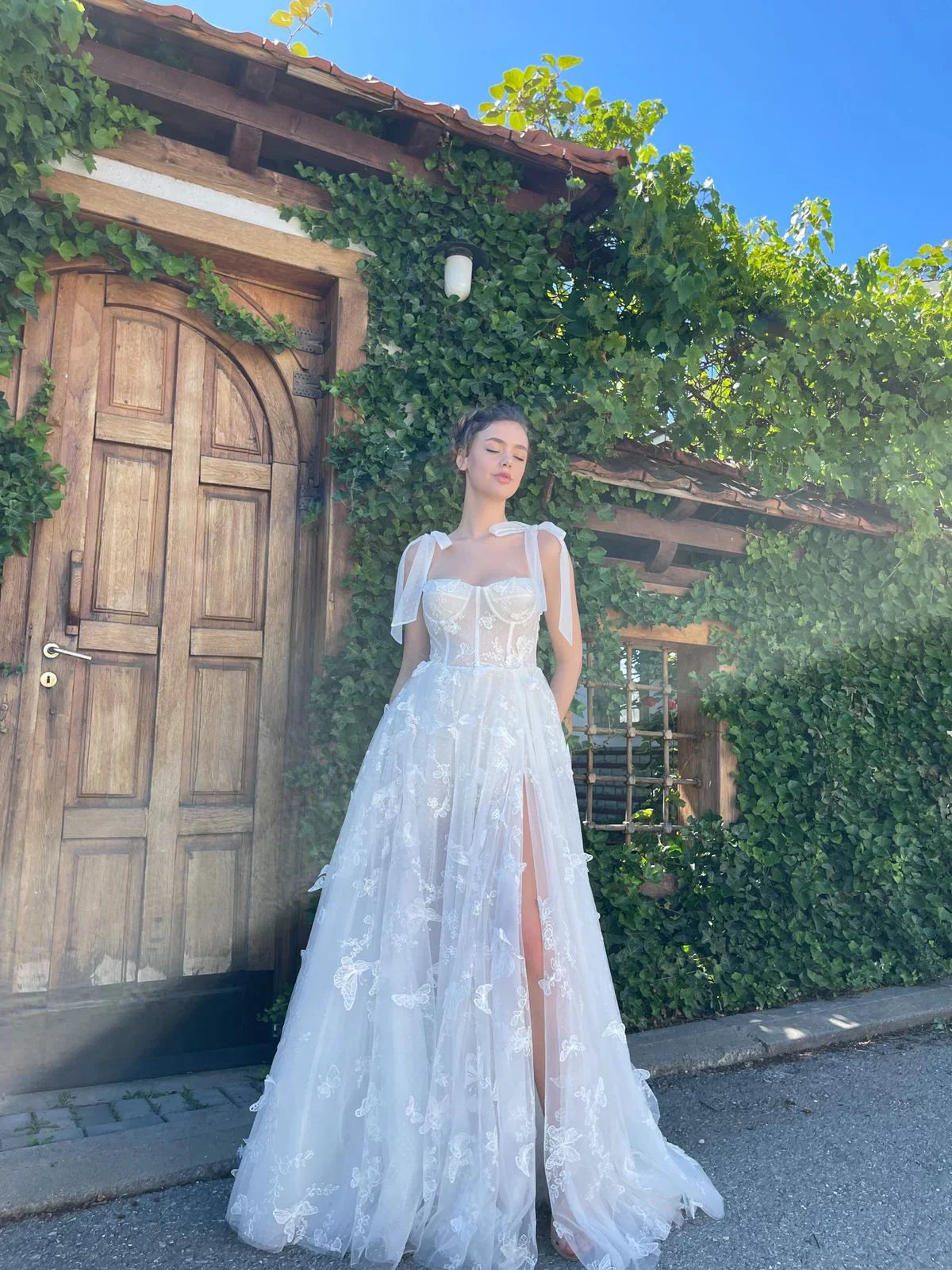 Romantic Sweetheart Sheer Ribbon Bow Shoulder Lace Tulle A-Line High Slit A-Line Wedding Dress TP5917