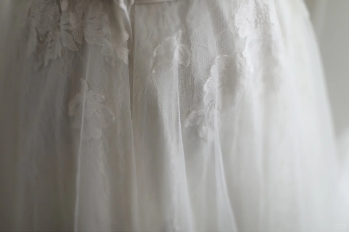 Charming White Strapless Tulle Lace Appliques A Line Long Wedding Dress Y9036