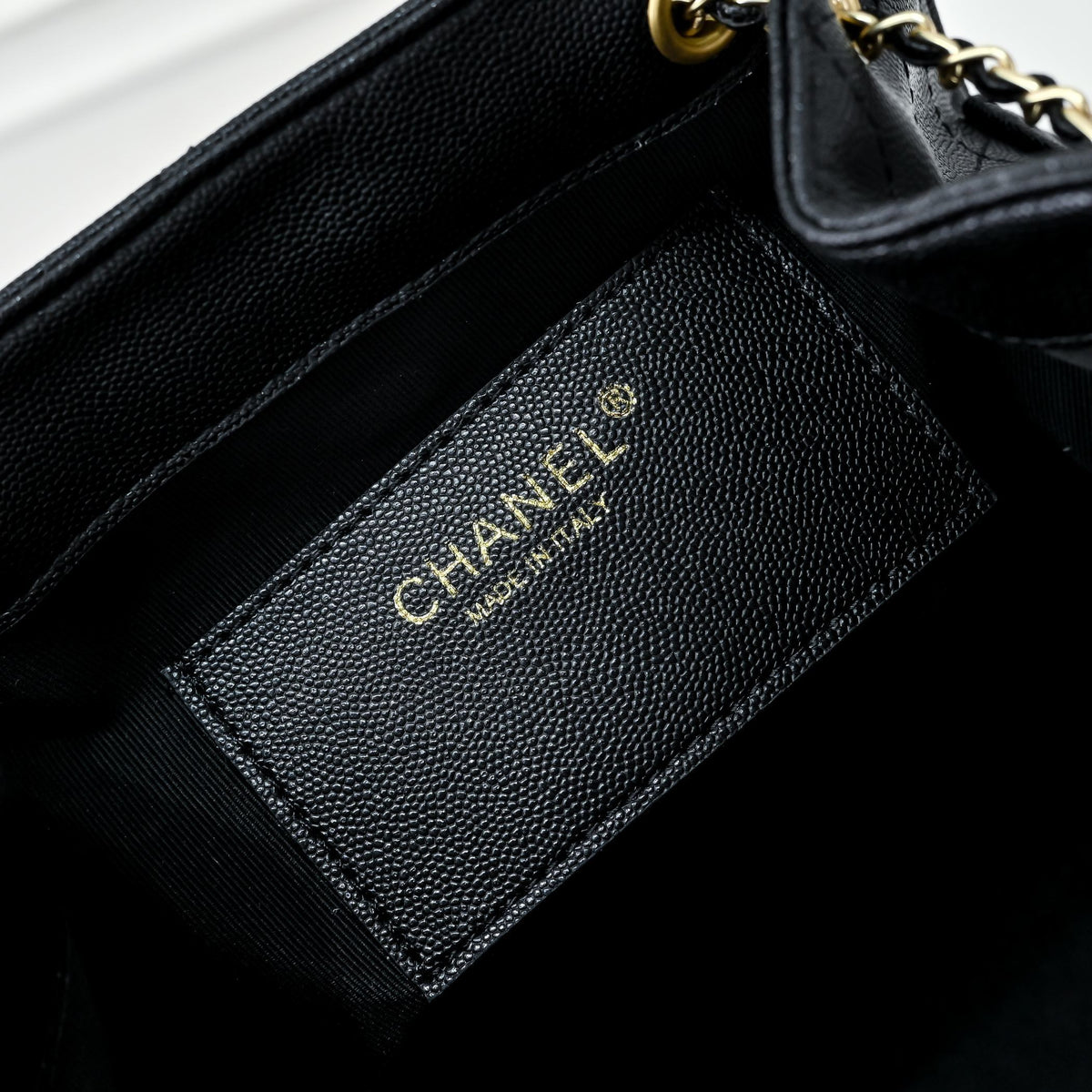 Chanel 25 Medium Size Backpack Grain Effect And Gold Metal Black 23Cm As5600 B20304 94305
