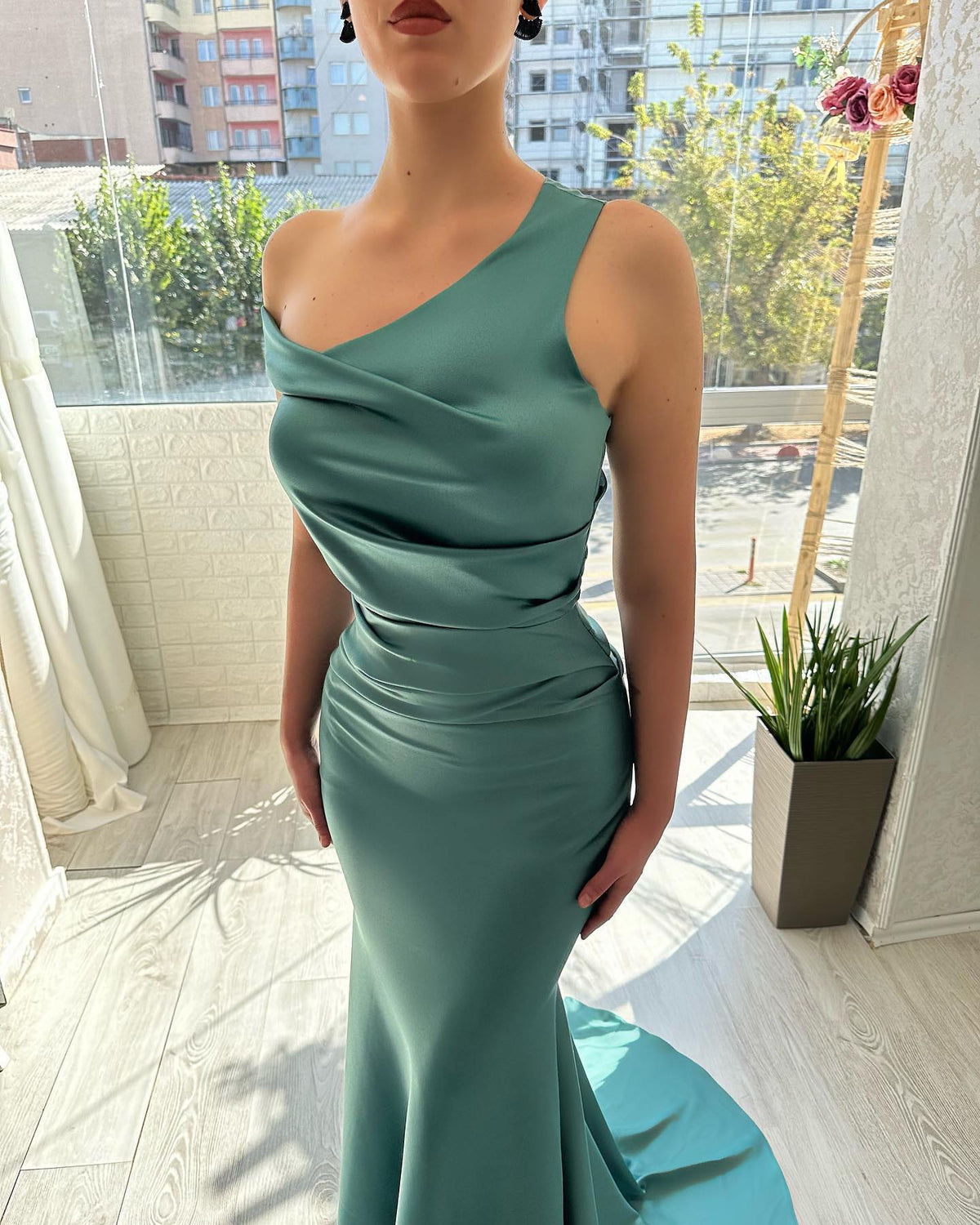 Elegant green fish tail sleeveless satin long evening dress