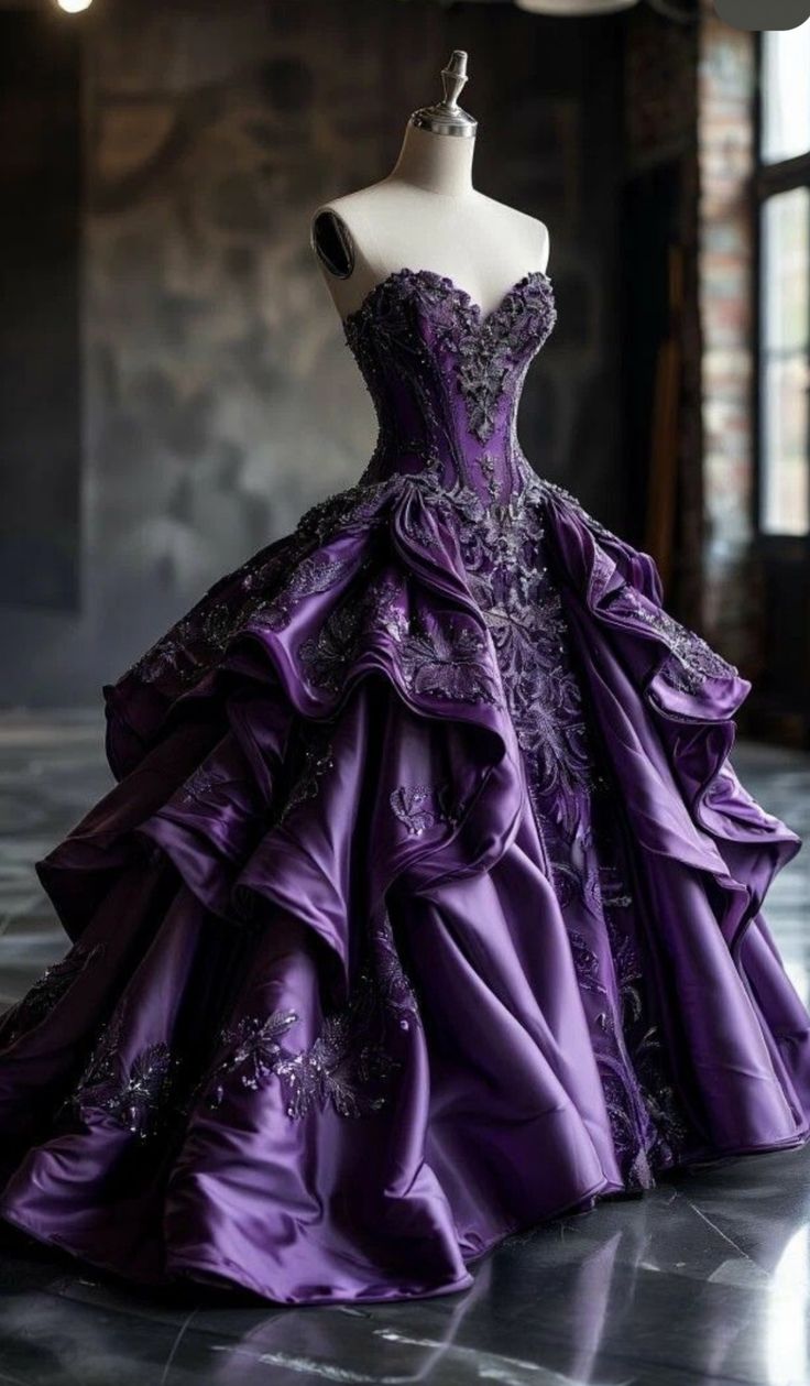 Luxurious And Exquisite Long Ball Gowns