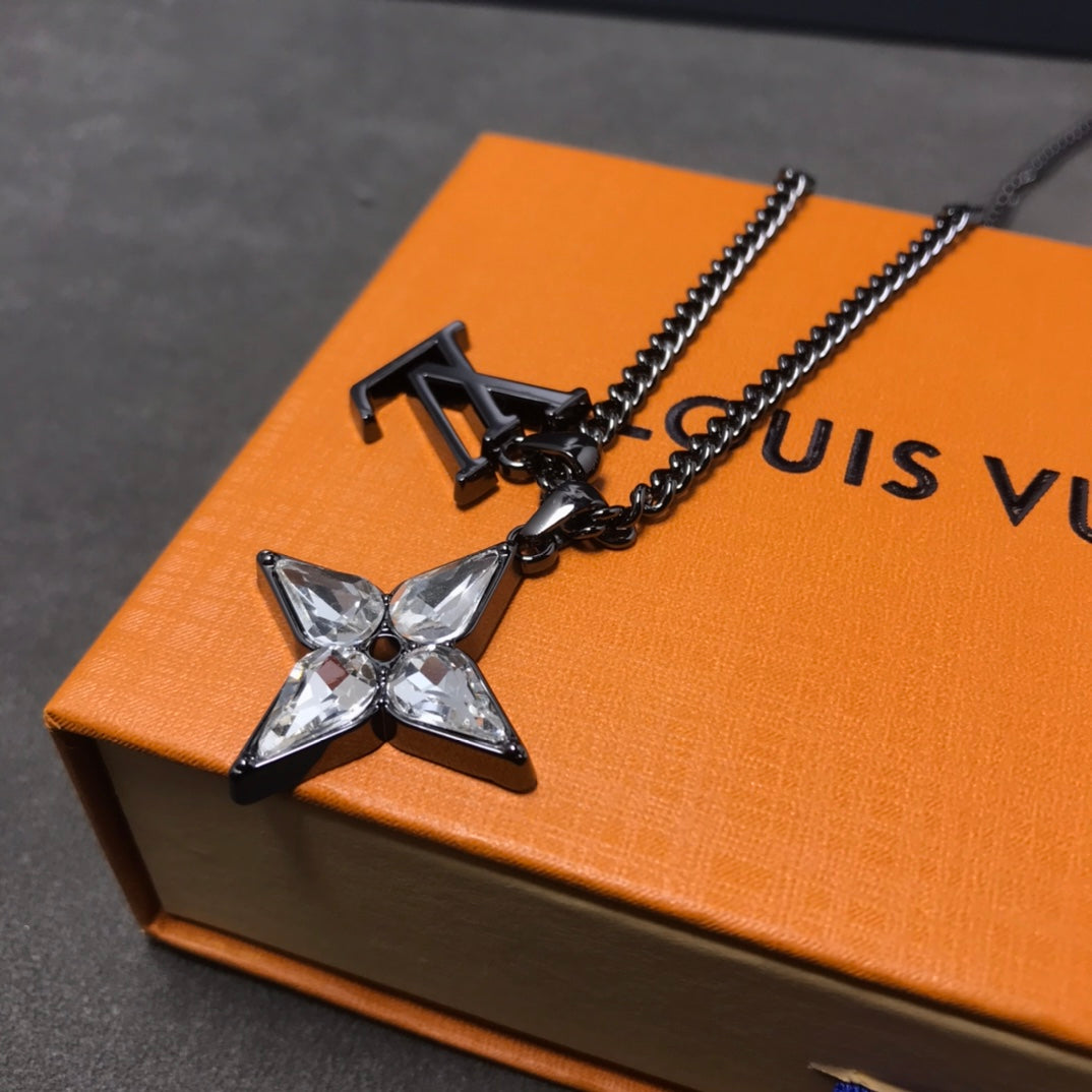 EN – Lux LV Necklaces 050