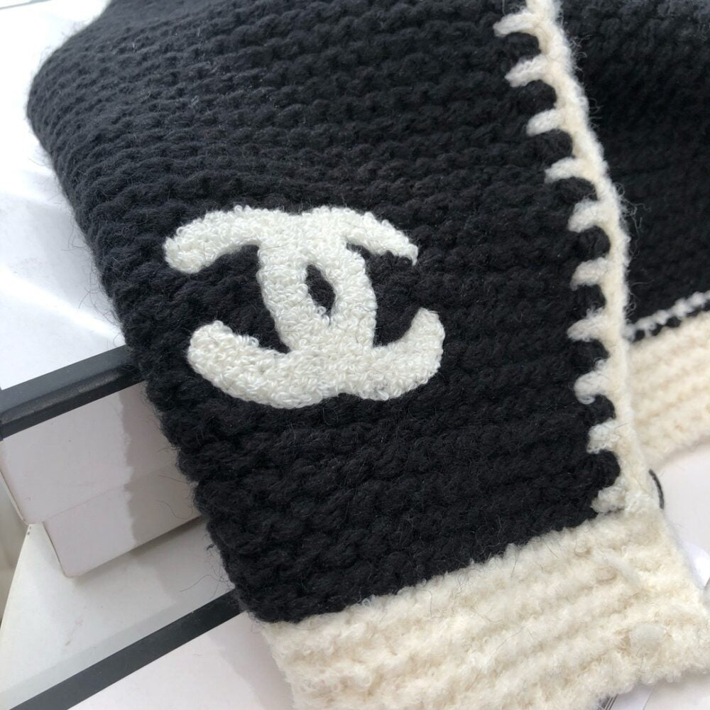 Chanel 23A Cashmere Scarf Black And White 170Cm