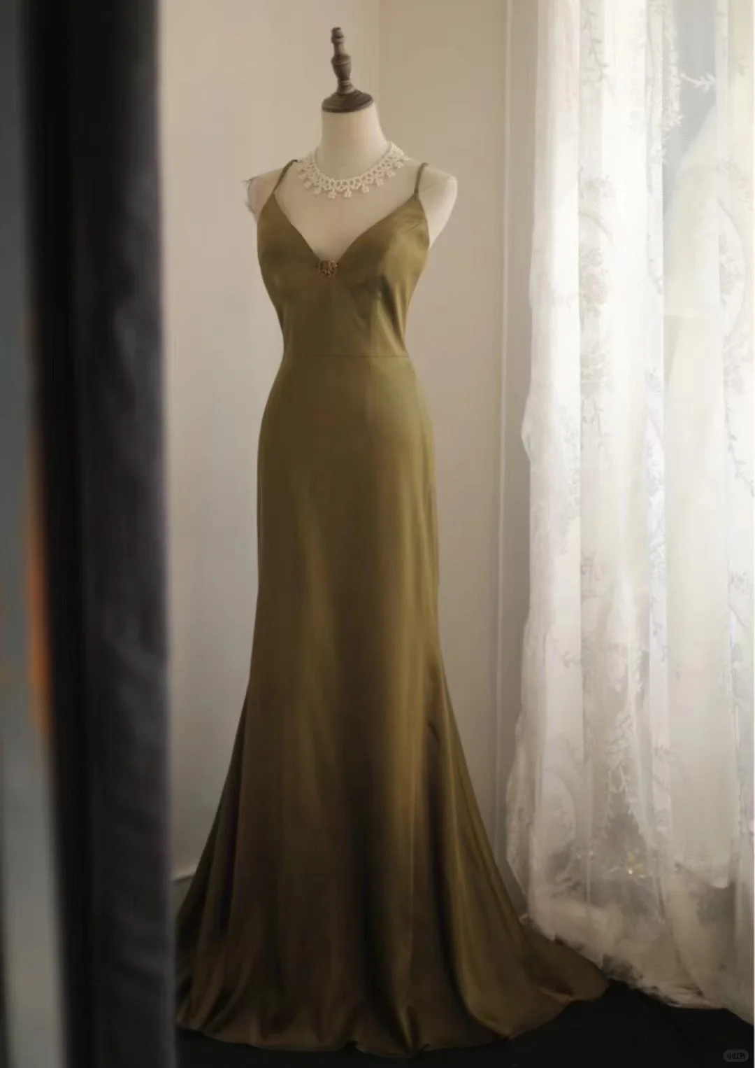 Elegant Olive Green Satin Mermaid Evening Gown Spaghetti Strap V-Neck Prom Dress TP5639