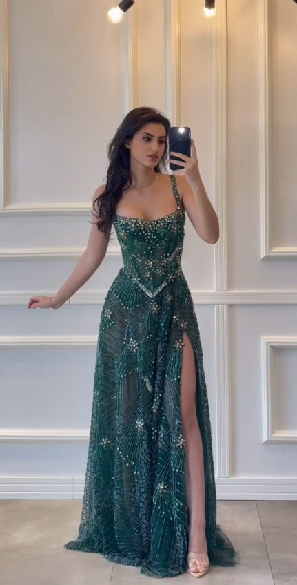 Vintage Emerald Green Spaghetti Straps Tulle Lace Beaded A Line Prom Gown Long Slit Party Dress