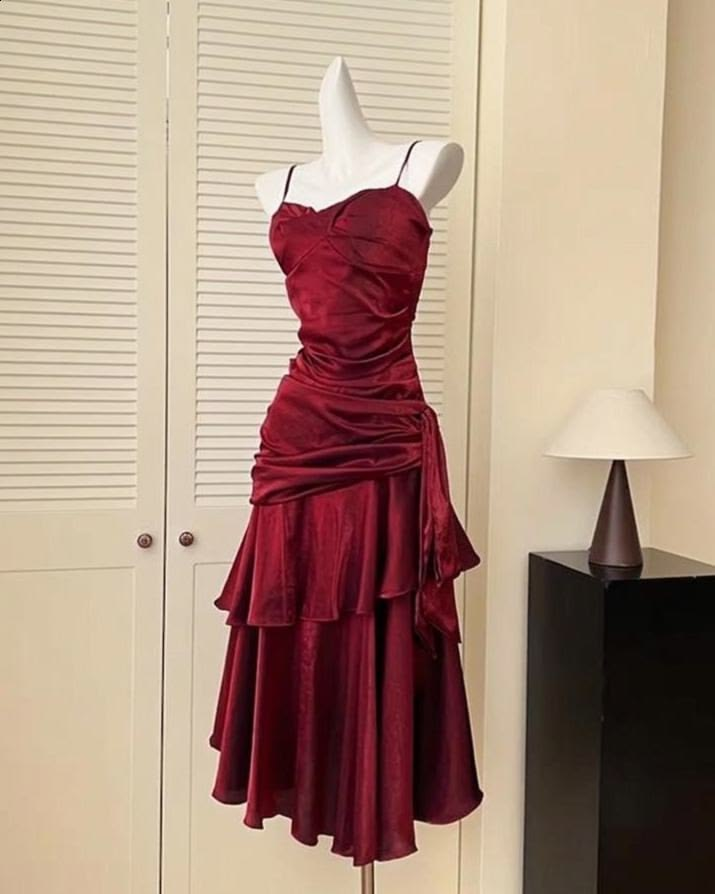 Vintage Burgundy Velvet Spaghetti Strap Midi Ruffled Layered Prom Dress TP5847
