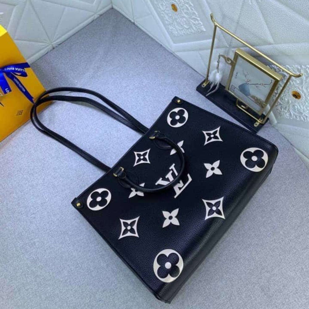 Louis Vuitton Onthego MM Black Cream 35Cm M45495