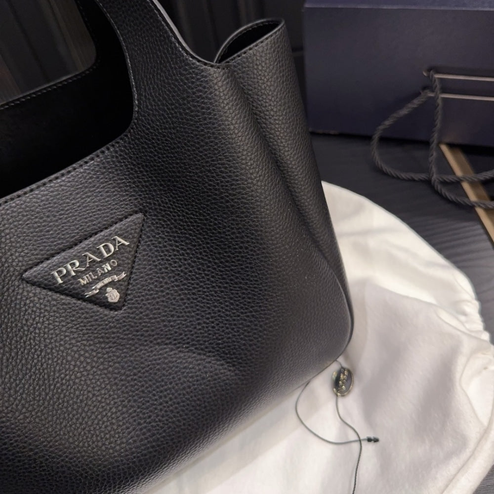 Prada Small Leather Tote Bag Black 24Cm 1BG335 2DKV F0632 V ONM
