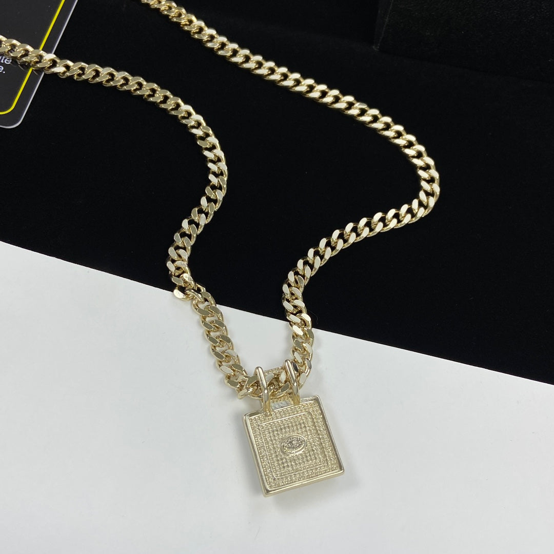 EN – Lux Chanel Necklaces 028