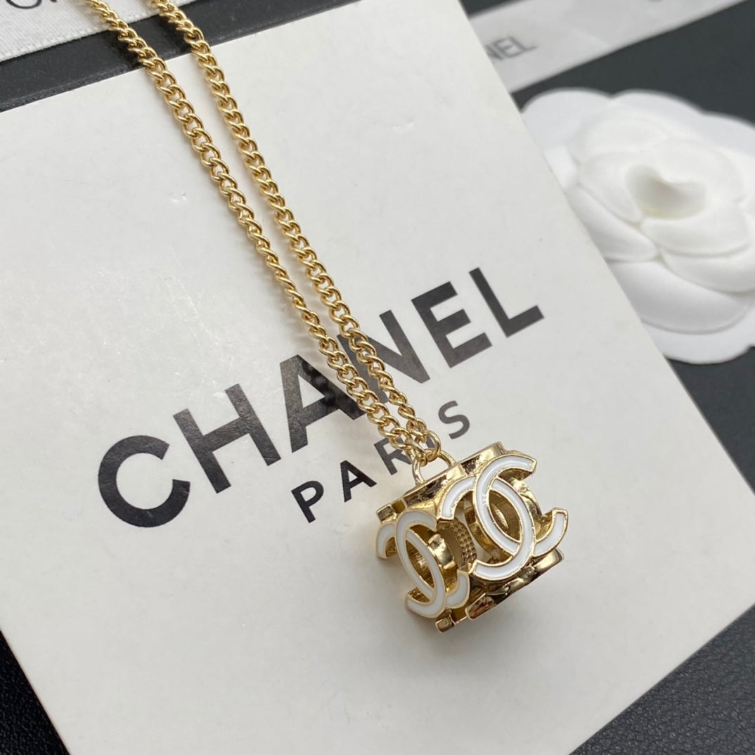 EN – Lux Chanel Necklaces 017