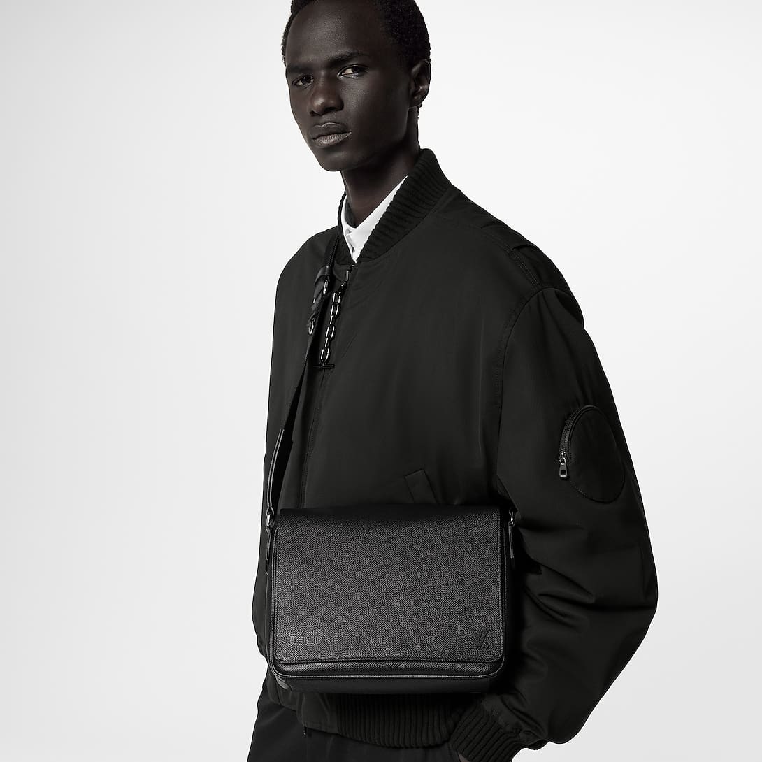 Louis Vuitton M30850 District PM