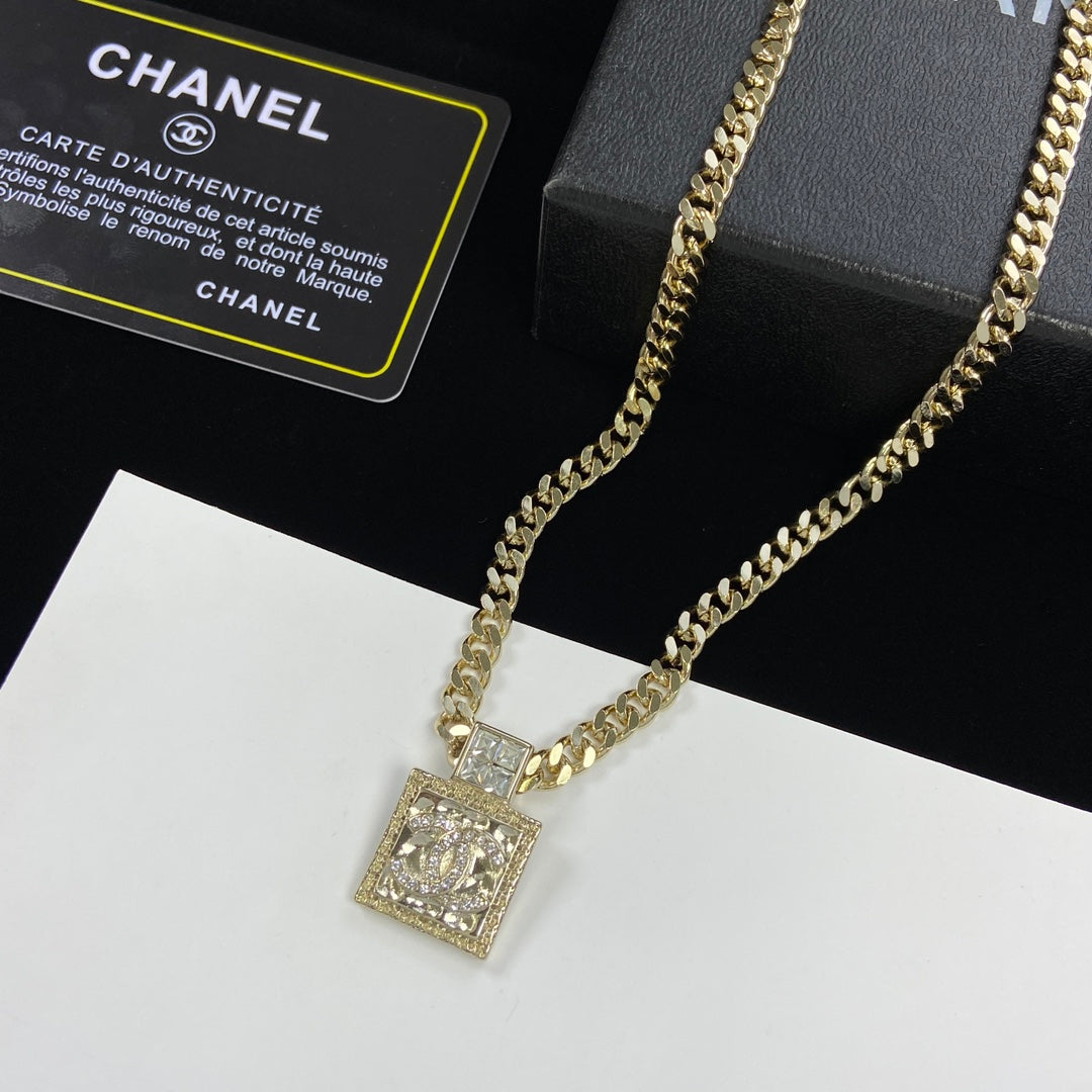 EN – Lux Chanel Necklaces 028