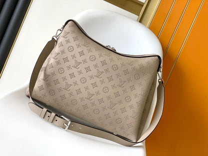 Louis Vuitton M24133 Medium HAND IT ALL