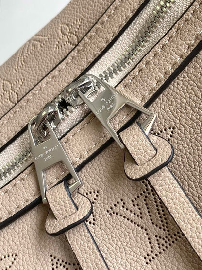 Louis Vuitton M24133 Medium HAND IT ALL