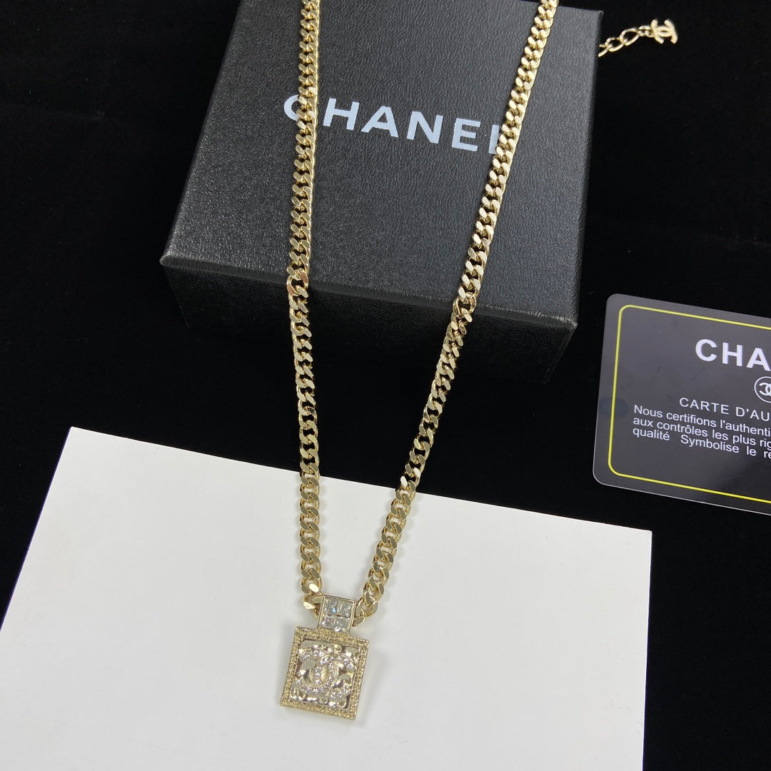 EN – Lux Chanel Necklaces 028