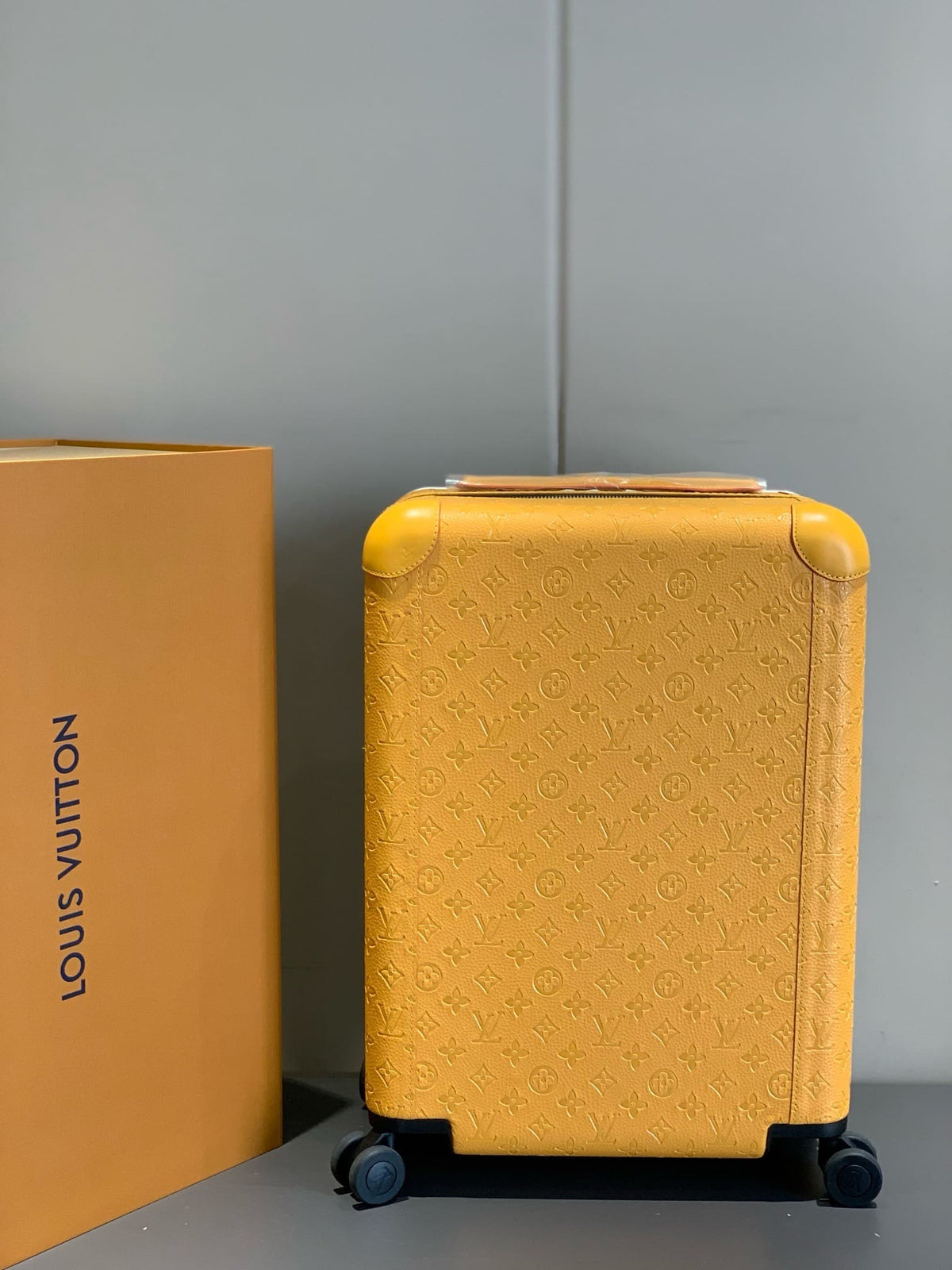 Louis Vuitton M23630 Horizon 55