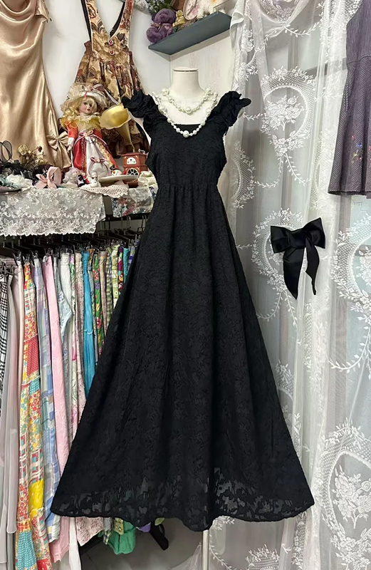 Black halter-neck, fitted, elegant long ball gown R7841