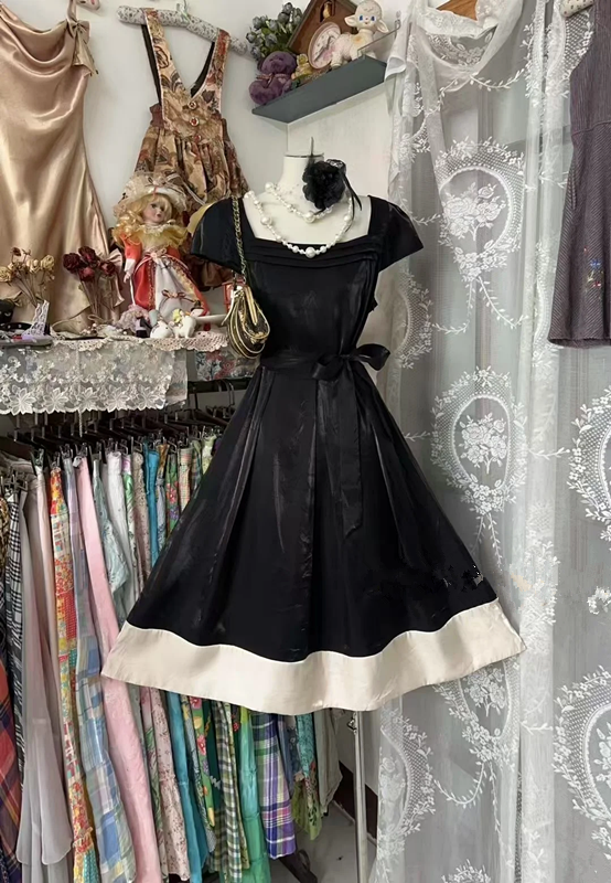 Black square-neck fitted waist ball gown with a full skirt R7494