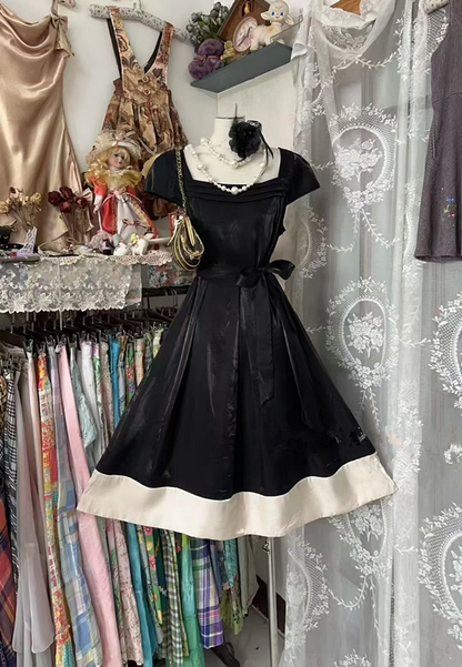 Black square-neck fitted waist ball gown with a full skirt R7494