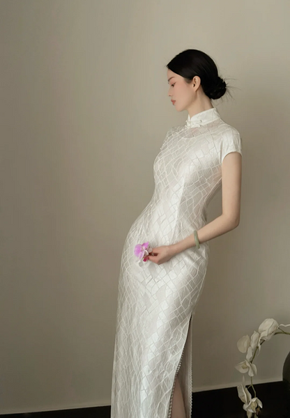 White Chinese-style, waist-cinched, slim-fit, elegant prom dress R7961