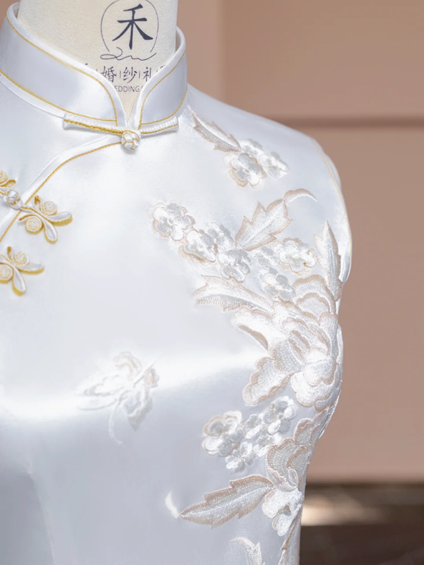 White Chinese-style cheongsam, fitted waist, long ball gown, bridal dress R8285