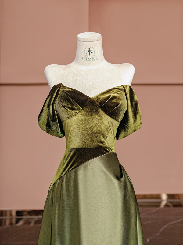Dark green strapless fitted long ball gown R8400