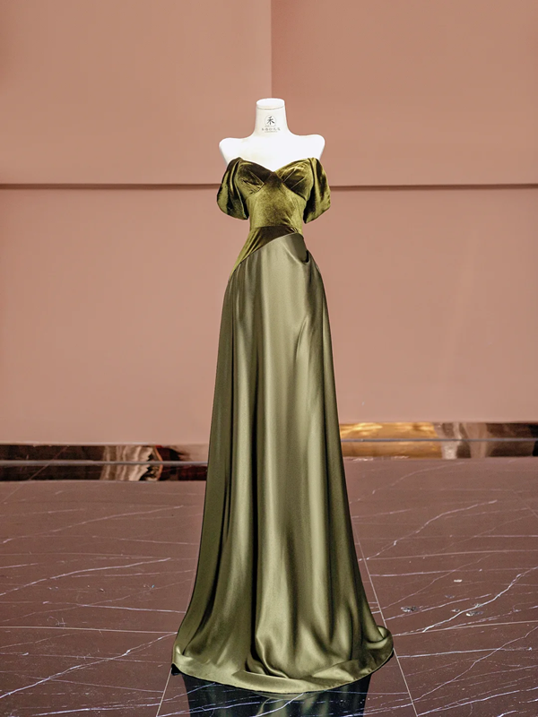 Dark green strapless fitted long ball gown R8400