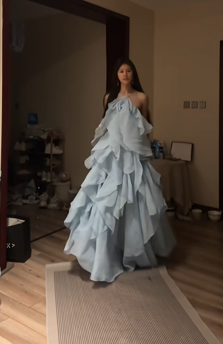 Light blue halter neck puffy cake backless sexy long ball gown R8084