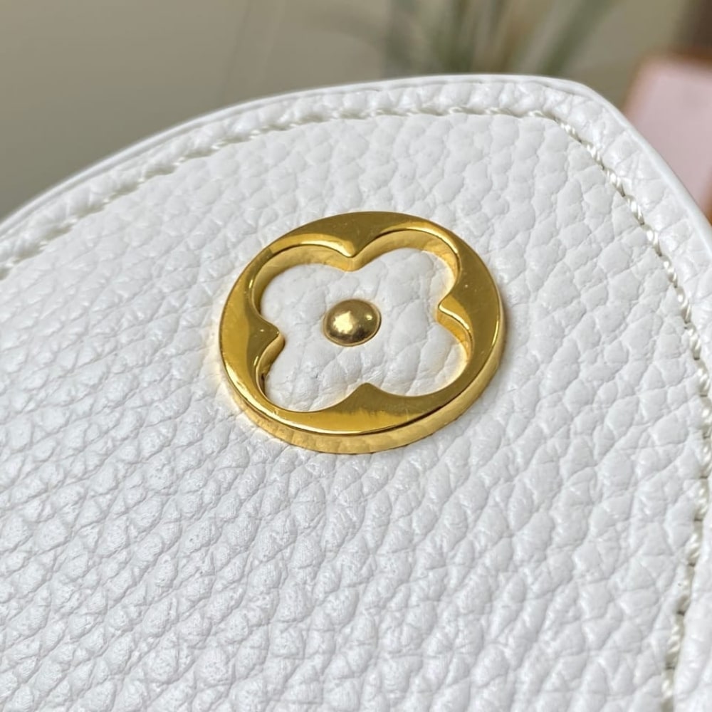 Louis Vuitton Capucines Mini White 21Cm M23718
