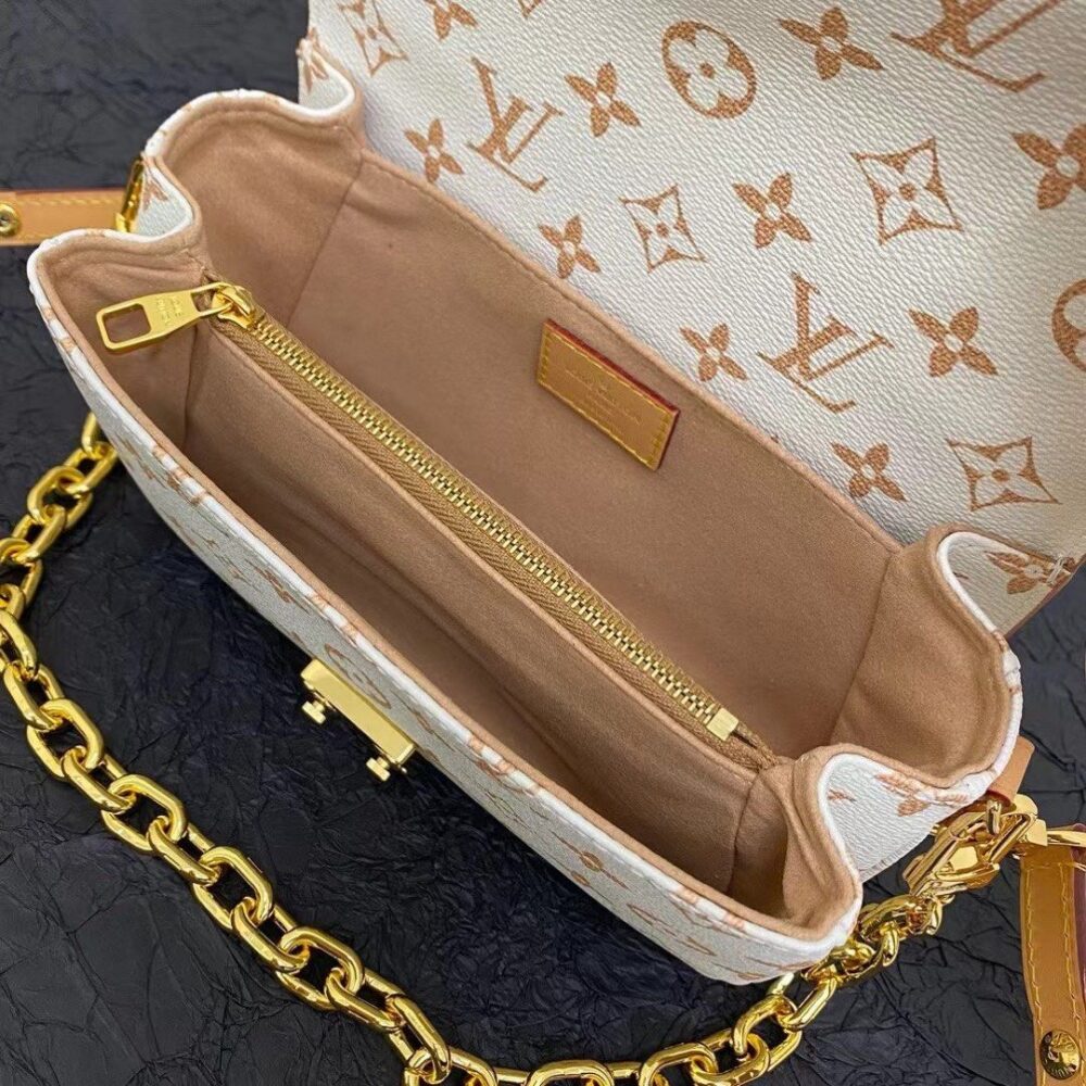 Louis Vuitton Pochette Métis East West Monogram Canvas Cream 21Cm M46914
