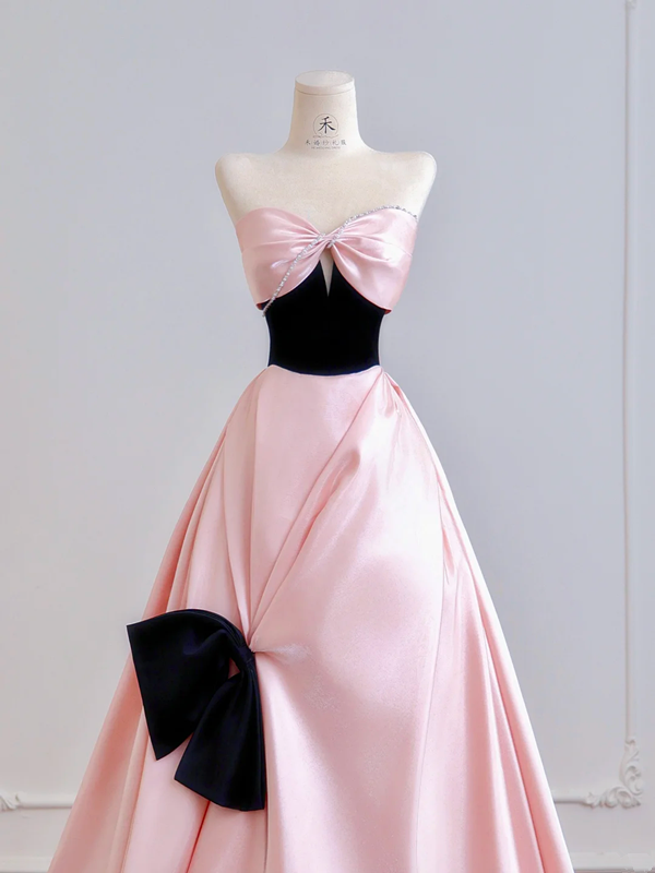 Light pink strapless fitted waist slim-fitting ball gown with a full skirt R8201