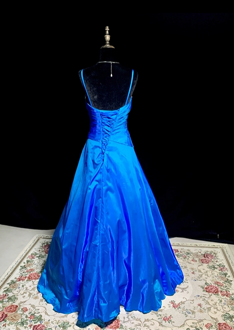Blue halter-neck fitted long ball gown R8679