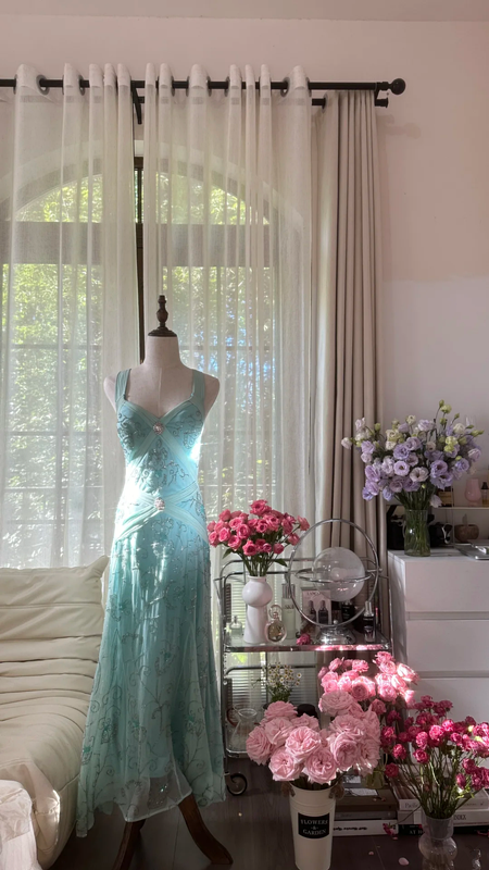Light blue halter-neck, fitted, backless, long ball gown R7762