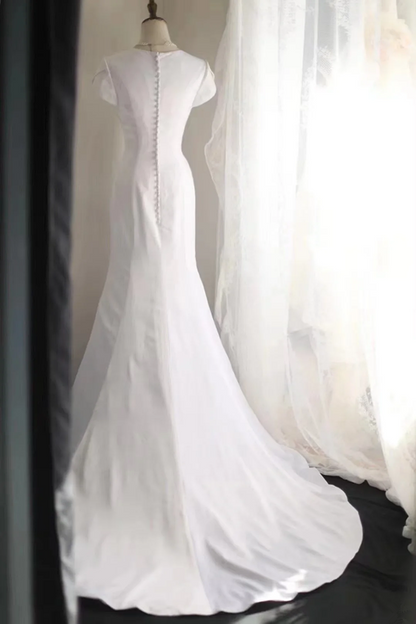 White V-neck fitted waist elegant long ball gown R6737