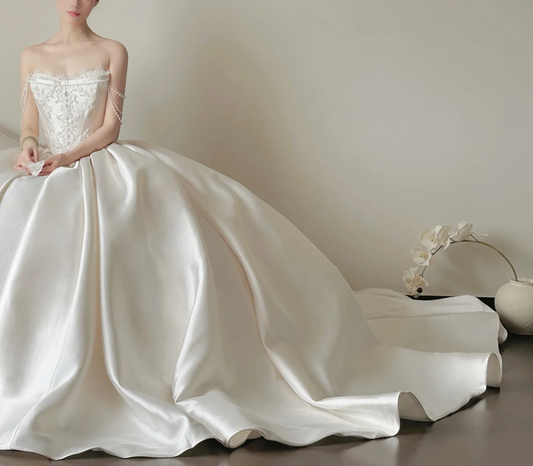 White strapless, waist‑cinching, vintage‑patterned, long ball gown with a fluffy skirt, wedding dress R8002