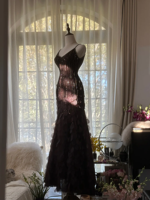 Black halter-neck fitted sequined long ball gown R7732