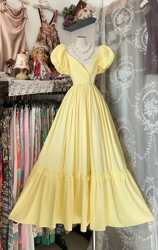 Light yellow puff-sleeved, fitted waist sexy long ball gown R7570