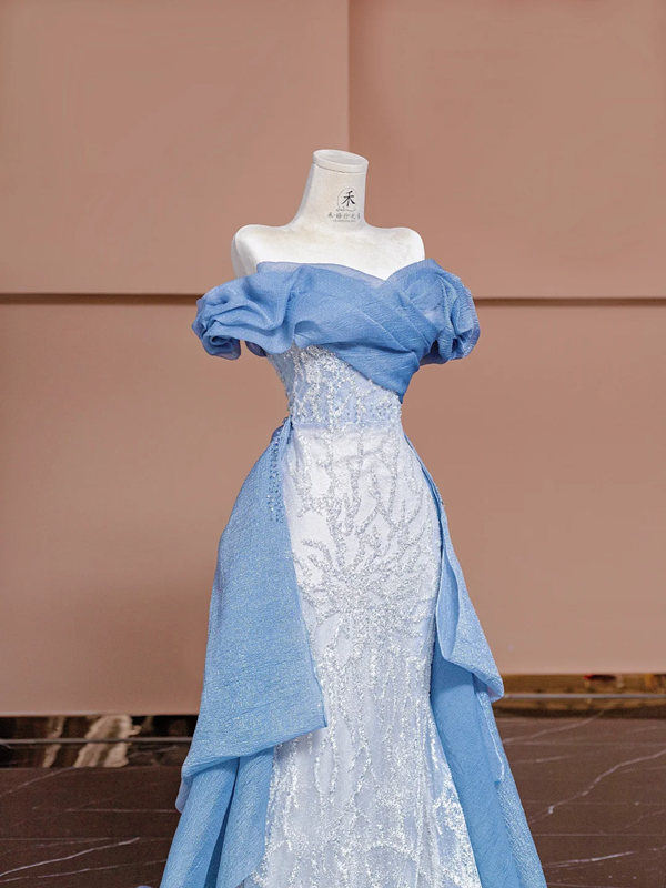 Light blue off-the-shoulder fitted long ball gown R8379