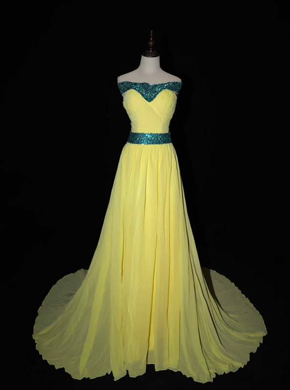Yellow off-the-shoulder floor-length ball gown with a cinched waist and elegant temperament; bridal gown R7290