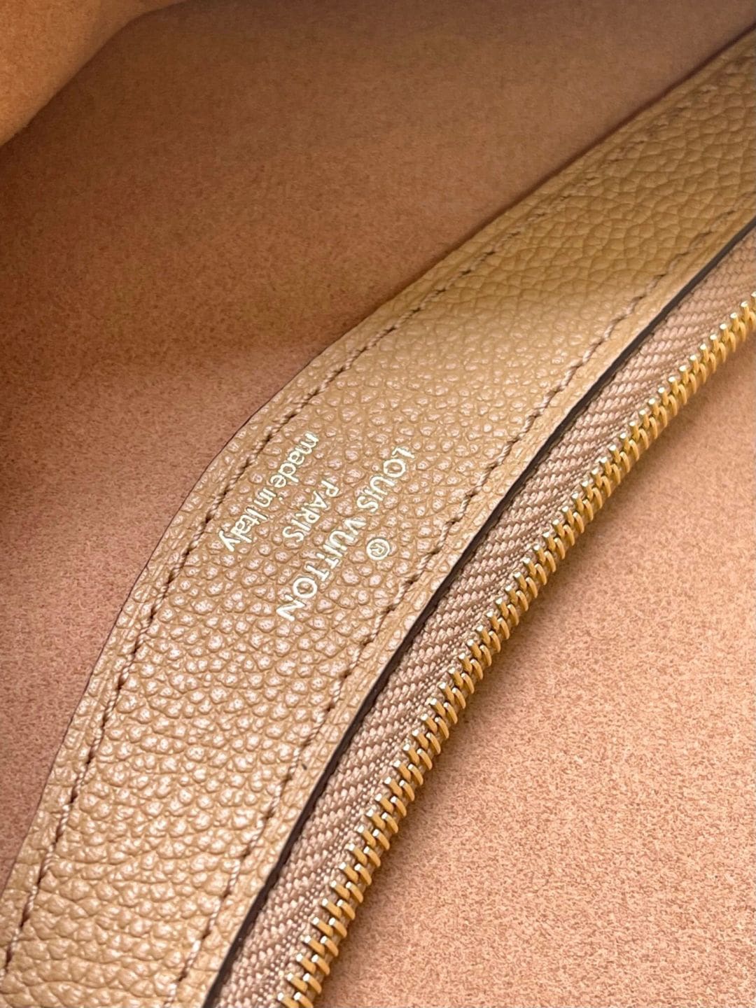 Louis Vuitton M11817 Diane