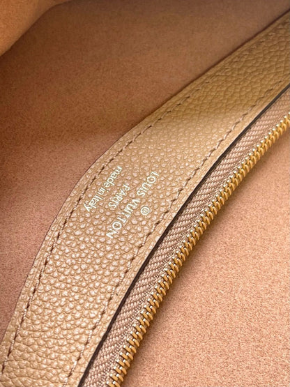 Louis Vuitton M11817 Diane