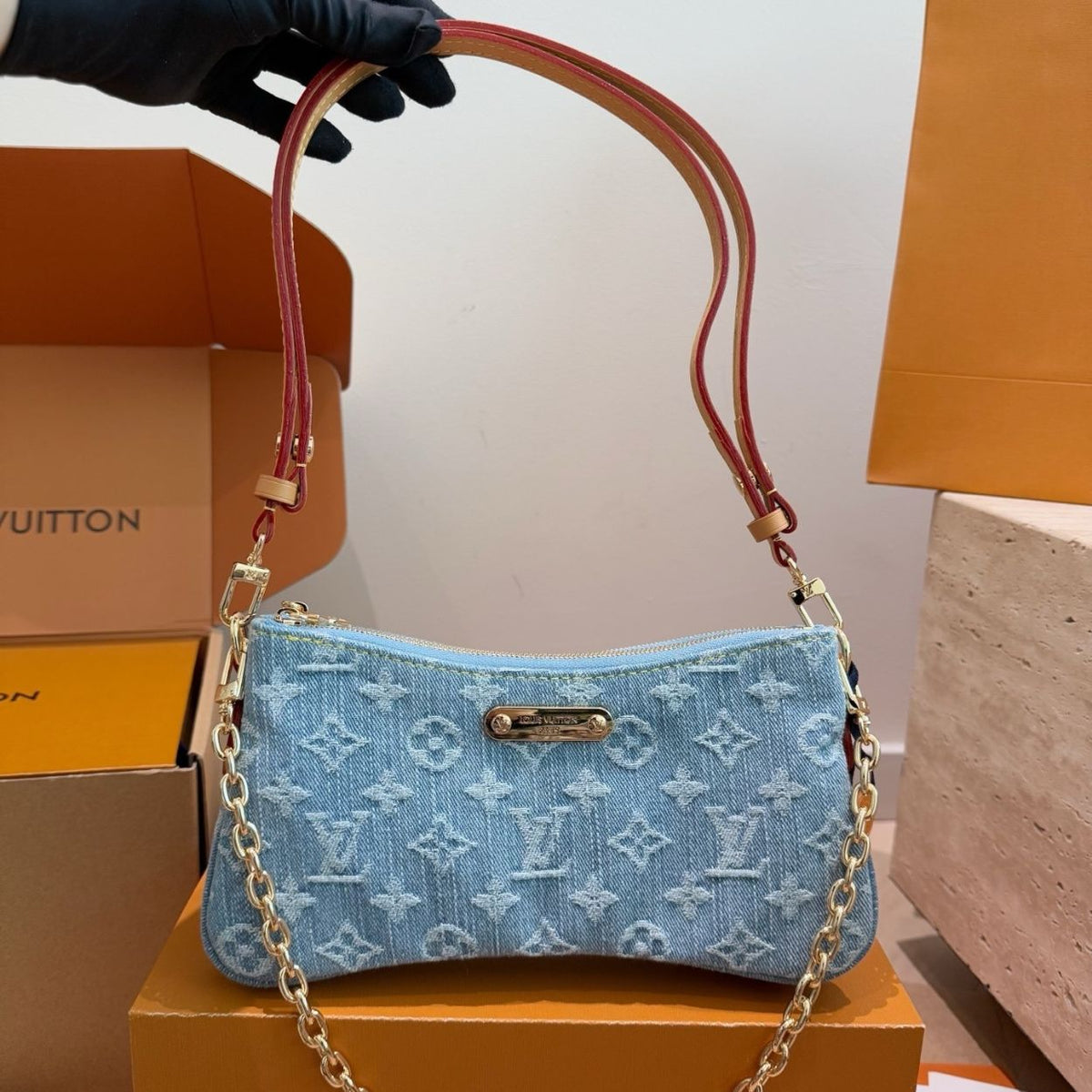 Louis Vuitton Liv Pochette Blue Denim 25Cm M83532