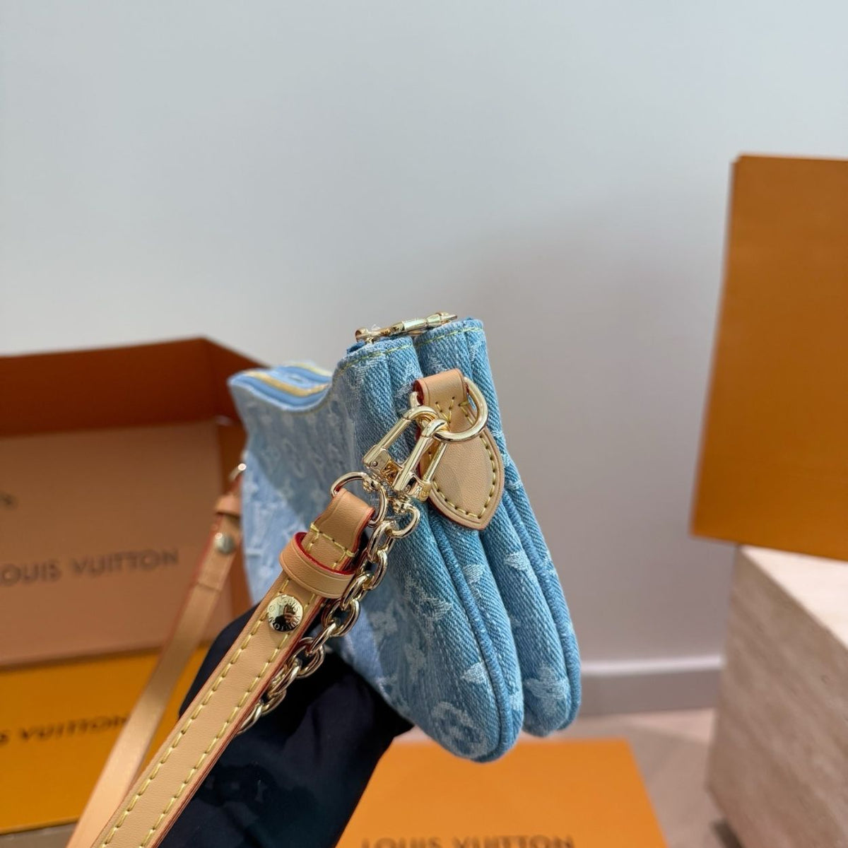 Louis Vuitton Liv Pochette Blue Denim 25Cm M83532