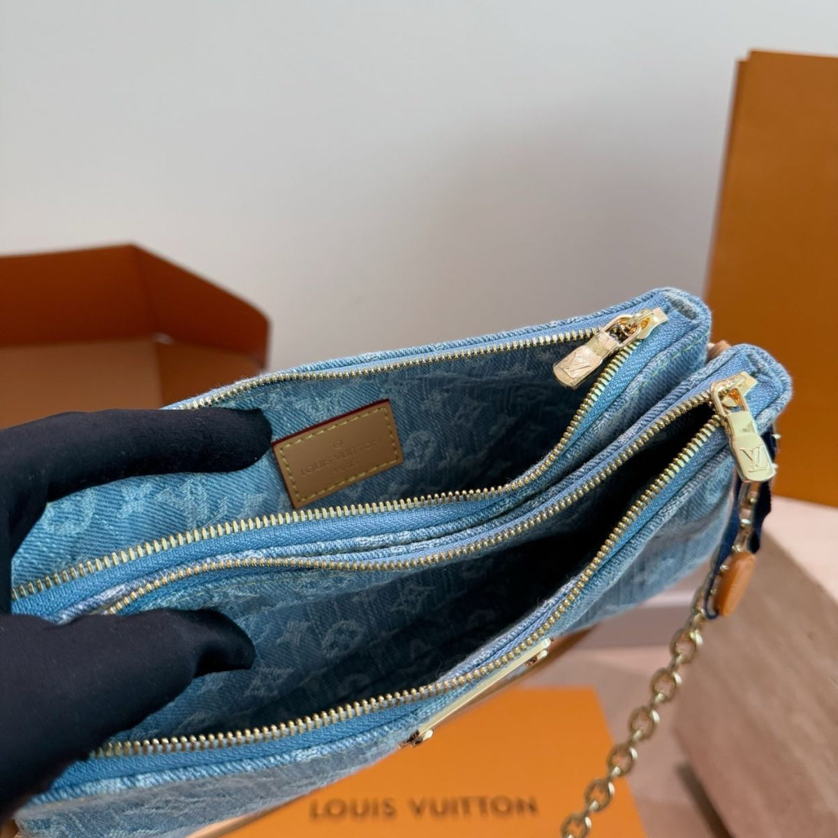 Louis Vuitton Liv Pochette Blue Denim 25Cm M83532
